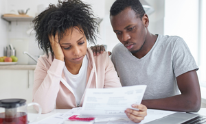 Umgang mit finanziellem Stress in Beziehungen